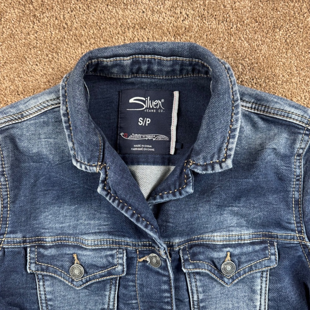 Silver Jeans Co Womens Dark Wash Stretch Denim Trucker Jacket L12JF7039 Small